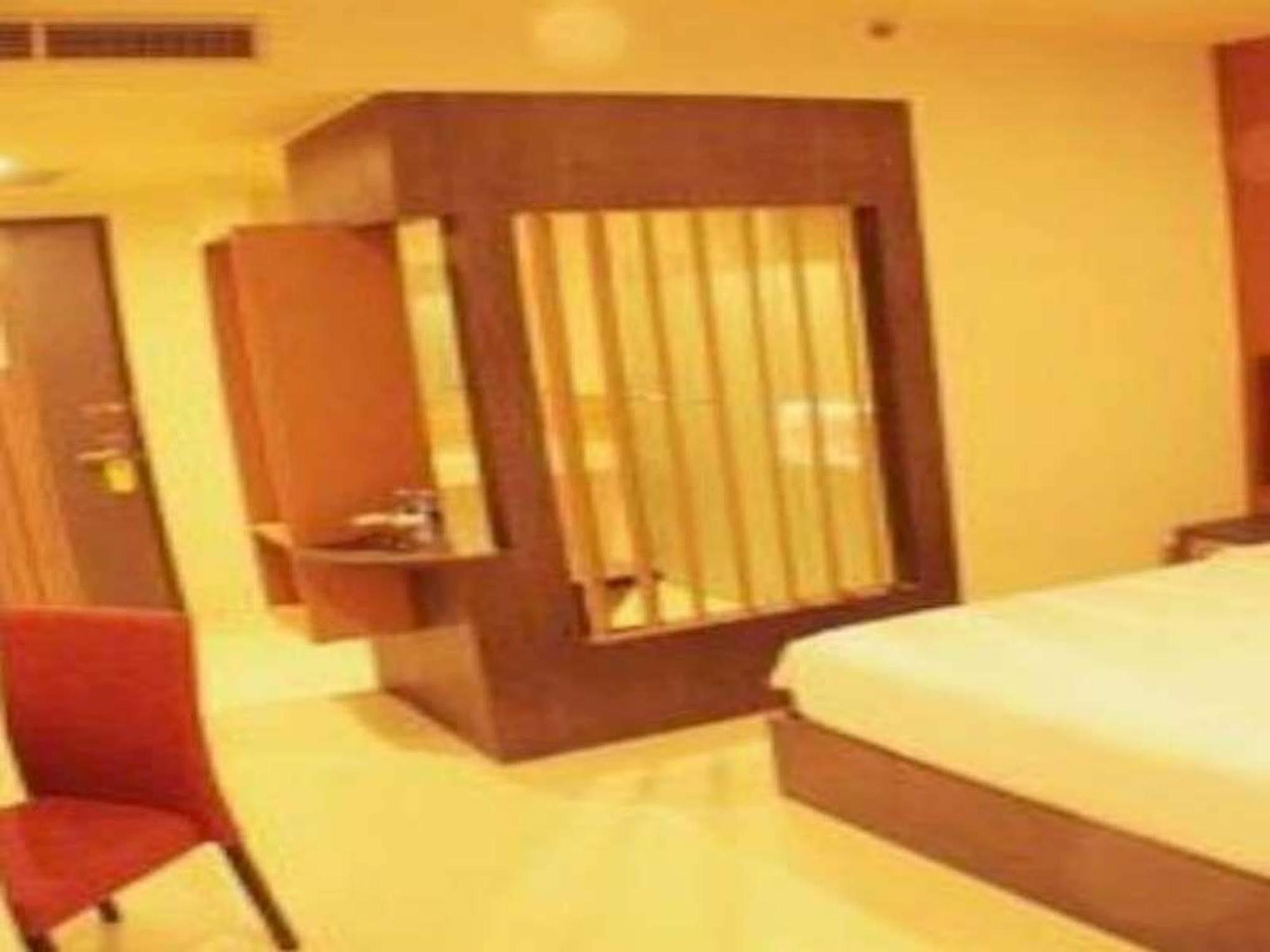 Hotel Olive Тангеранг Экстерьер фото