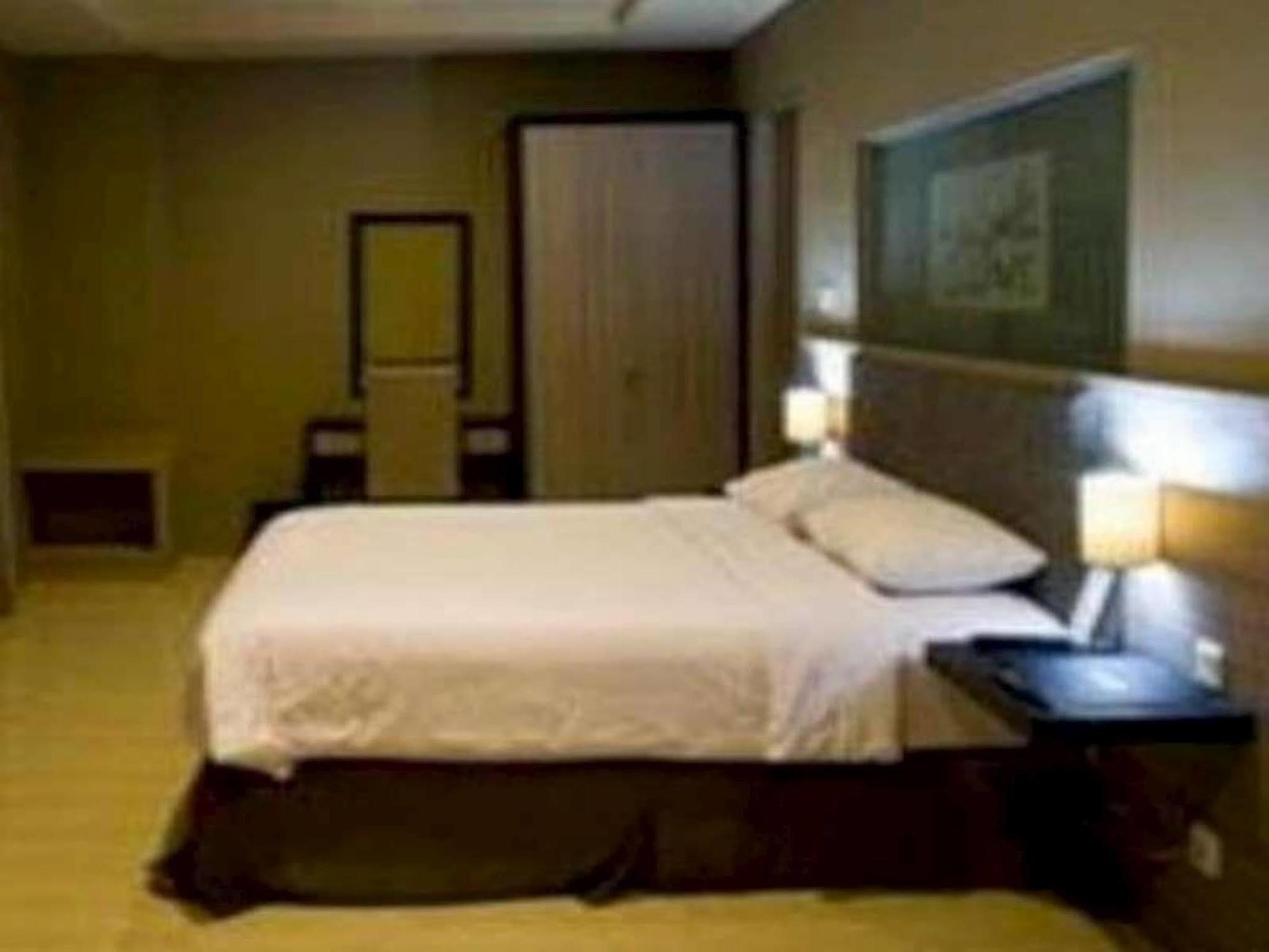 Hotel Olive Тангеранг Экстерьер фото