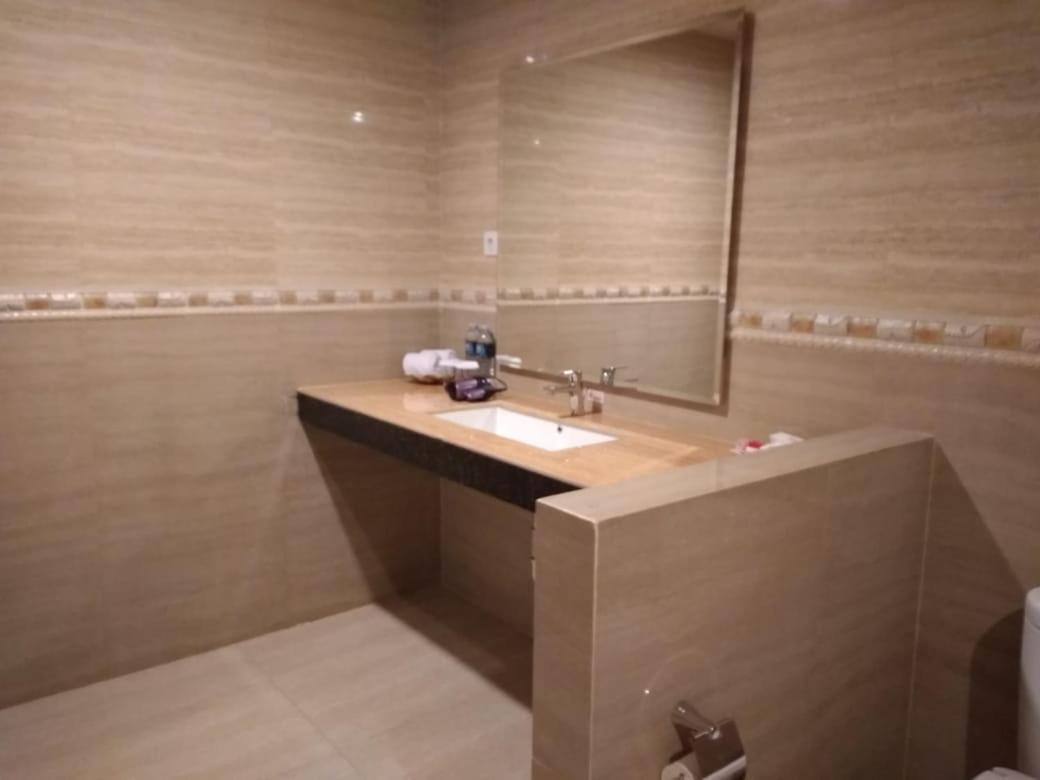 Hotel Olive Тангеранг Экстерьер фото